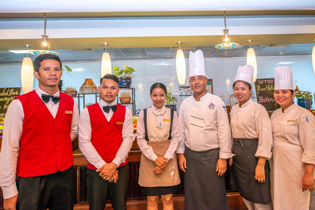 Sokha Angkor Resort Siem Reap Bagian luar foto